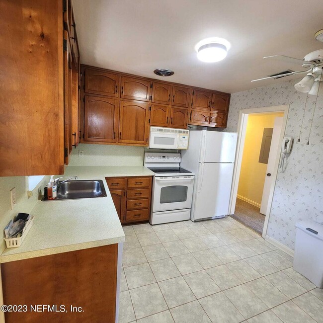 Building Photo - 2417 Barlad Dr