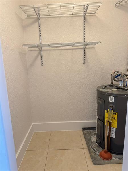 Building Photo - 2120 NE 42nd Ct