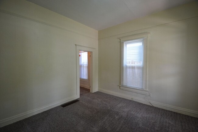 Building Photo - Cute 3 Bedroom 1 Bath Home - MileStone Rea...