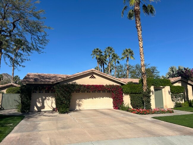 Building Photo - 49105 Casa Del Rio