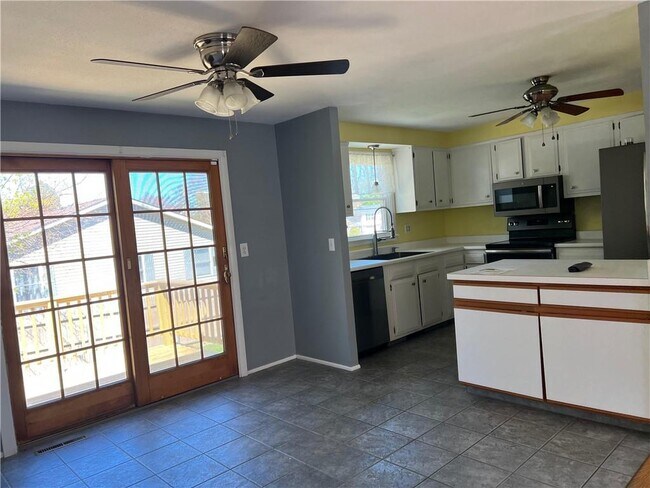 Building Photo - 52 Cottonwood Dr