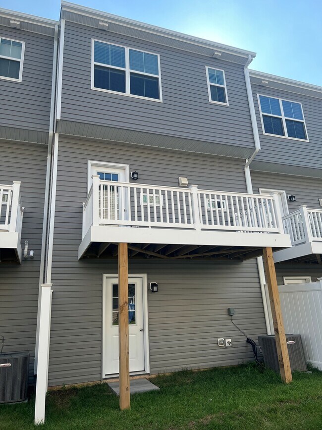 Building Photo - 1057 Flint Ct