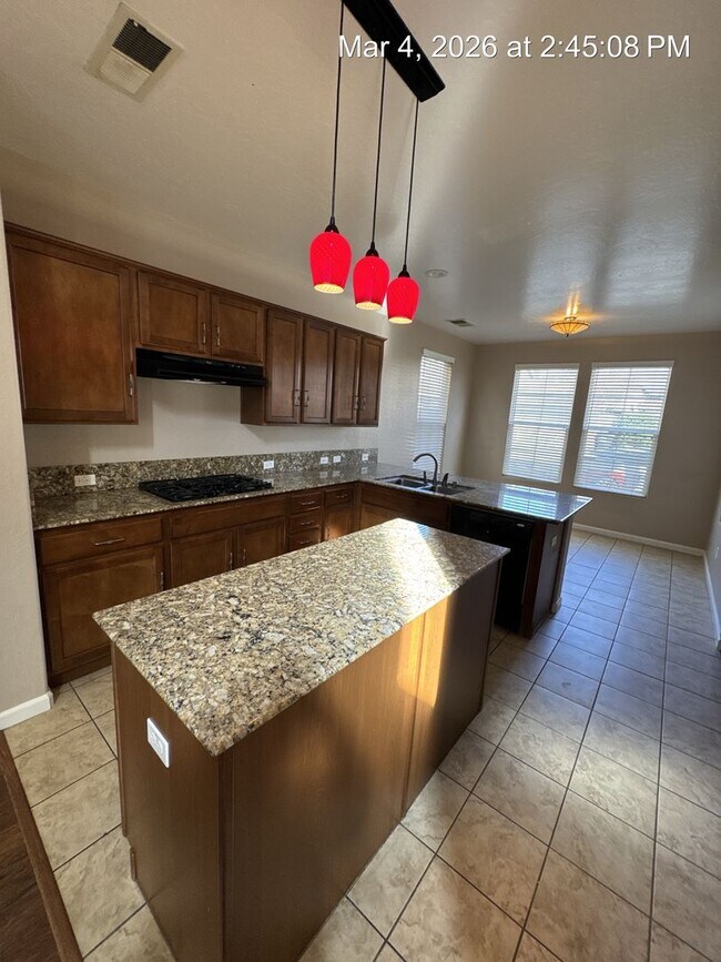 Building Photo - 2 Weeks Move in Special! Located in Avalon gated community!