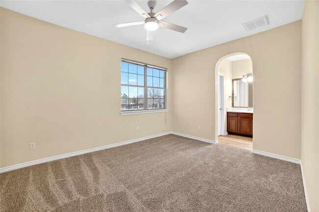 Building Photo - 1090 Sussex Way