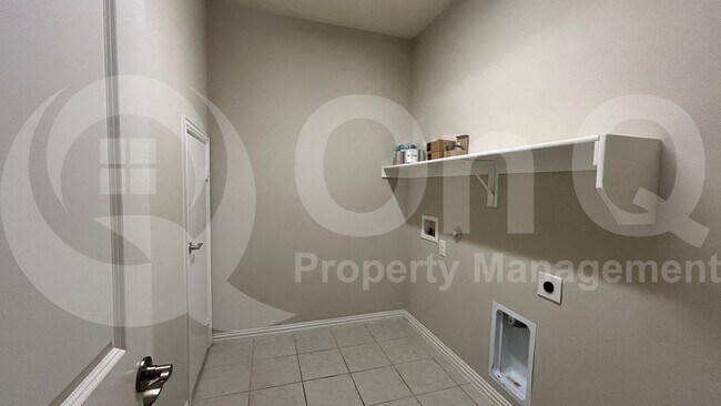 Building Photo - 2221 Candler Club Way