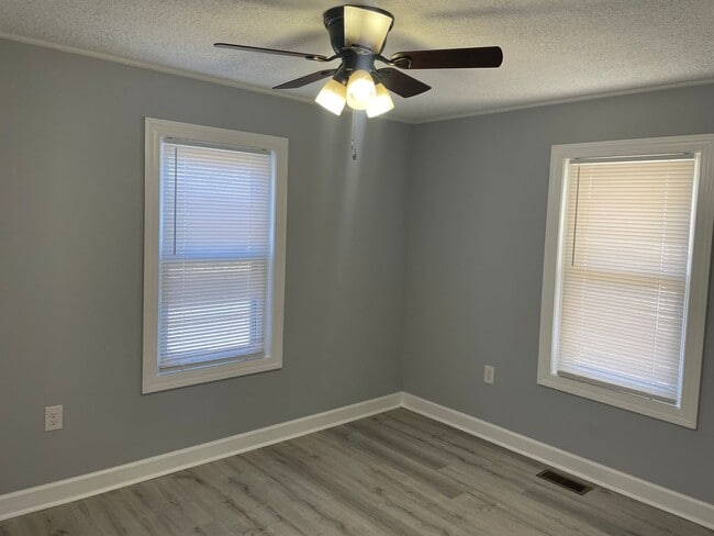 Building Photo - 2 Bed, 2 Bath newly renovated home located in Thomasville!