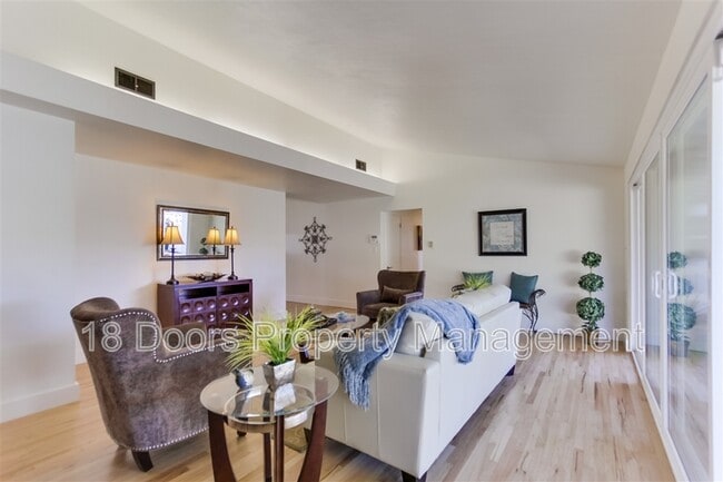 Building Photo - 5318 Saxon St