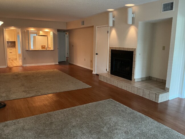 Building Photo - Lakeview Condo Coming Soon | Directly Across from Lake Hollingsworth