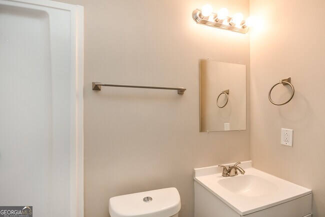 Building Photo - 6096 Creekford Dr