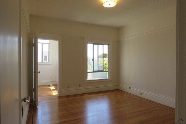 Building Photo - 152A