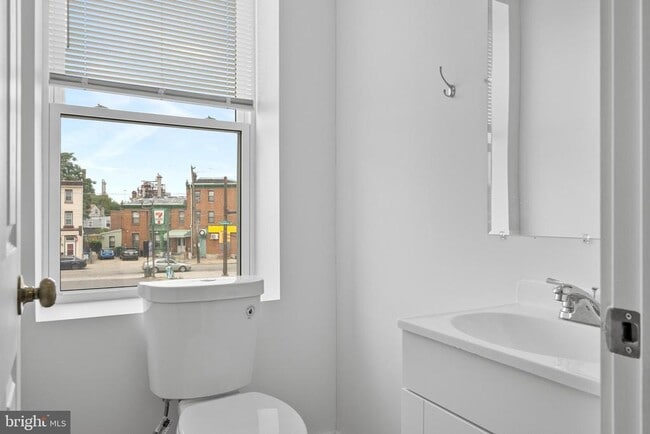 Building Photo - 2652 Bridge St