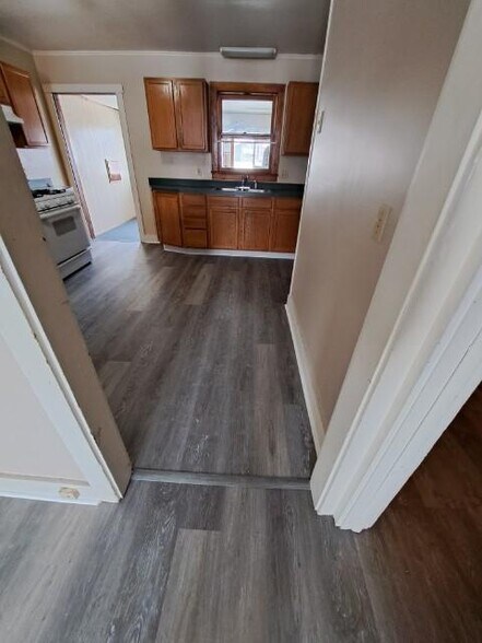Kitchen - 174 Johnson Ave