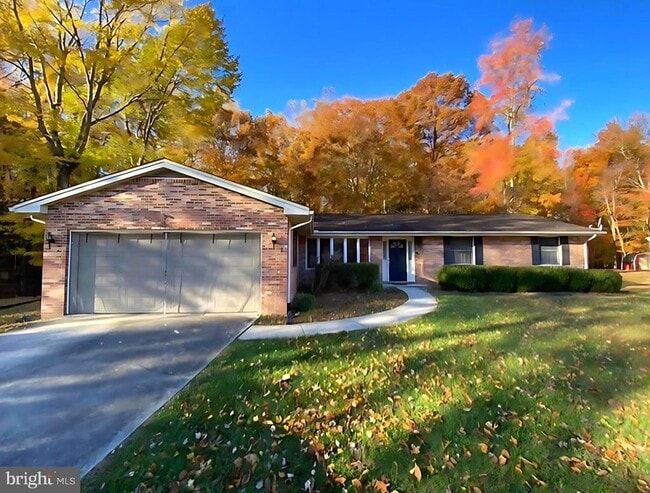 Building Photo - 8624 Valley Dr