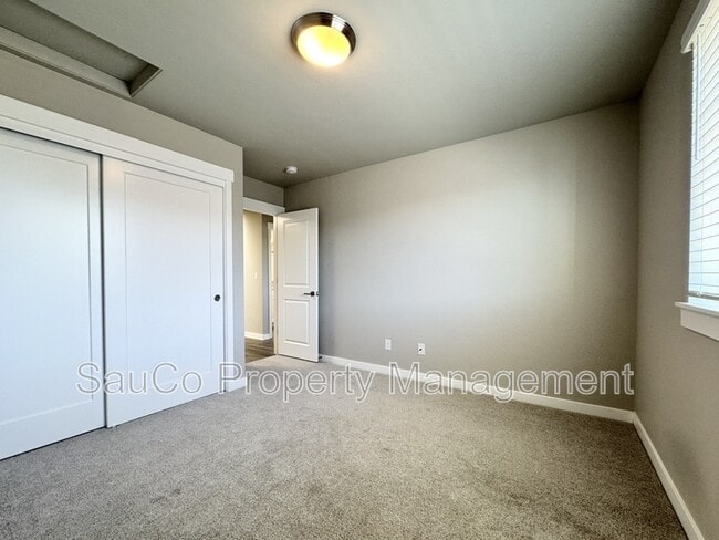 Building Photo - 5575 SE 80th Ave