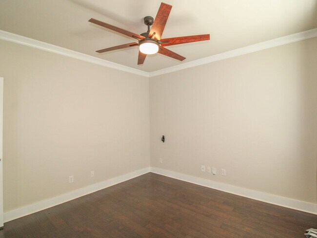 Building Photo - Great Location near Edgewater and Toyota F...