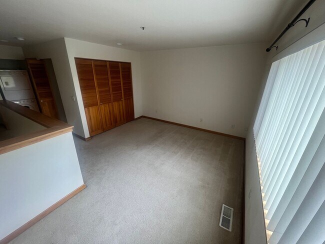 Building Photo - Stunning 3rd-Floor Condo at McCormick Pier...