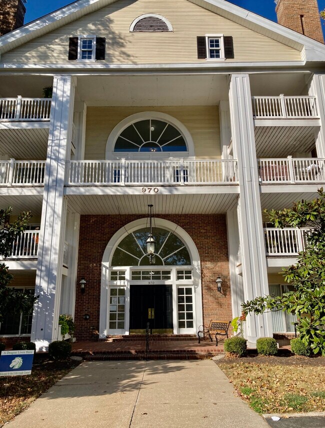 Building Photo - 970 N Spoede Rd