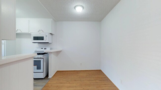 Interior Photo - 351 S. Manhattan Pl