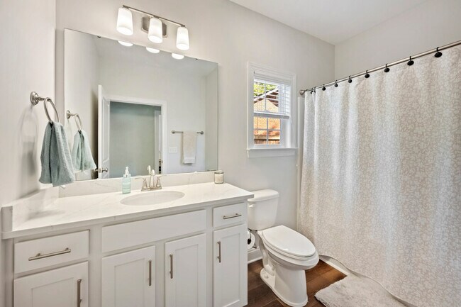 Building Photo - 245 Brace Dr