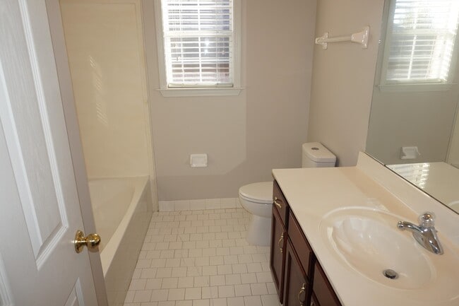 Building Photo - 5144 Jon Oak Dr