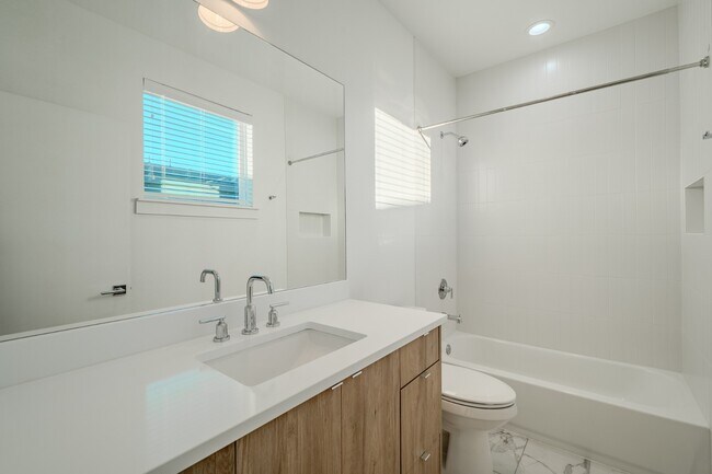 Building Photo - Stunning Modern Townhomes Newer Construction :: Henderson & Greenville Ave area
