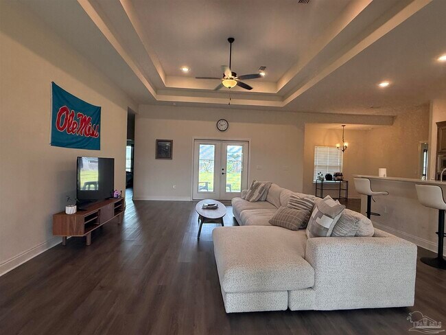 Building Photo - 5511 Micanopy Dr