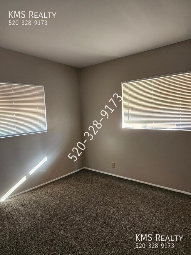 Building Photo - 2565 N Fair Oaks Ave