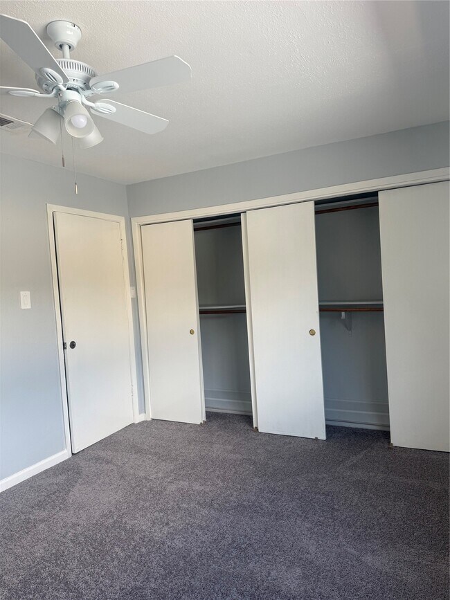 Building Photo - 7930 Grove Ridge Dr