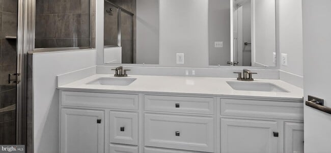 Building Photo - 2542 -A Verona Pl