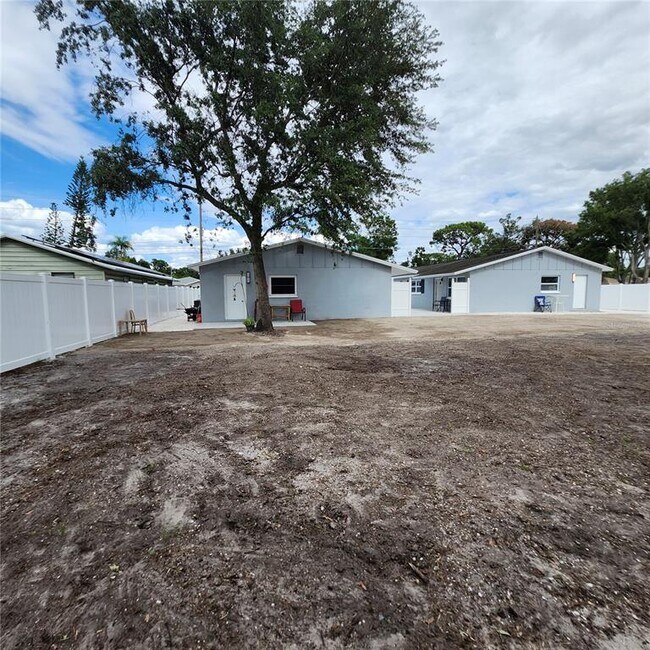 Building Photo - 15414 Avalon Ave