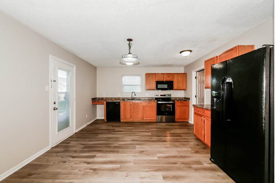 Building Photo - 13323 N Brick Chapel Dr