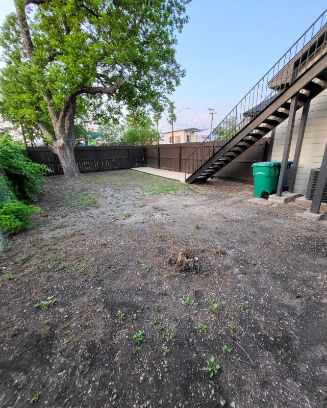 Building Photo - 647 Hammond Ave