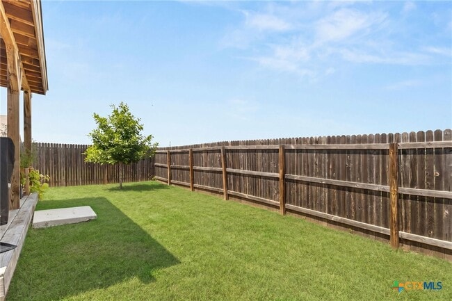 Building Photo - 9129 Navarro Vis