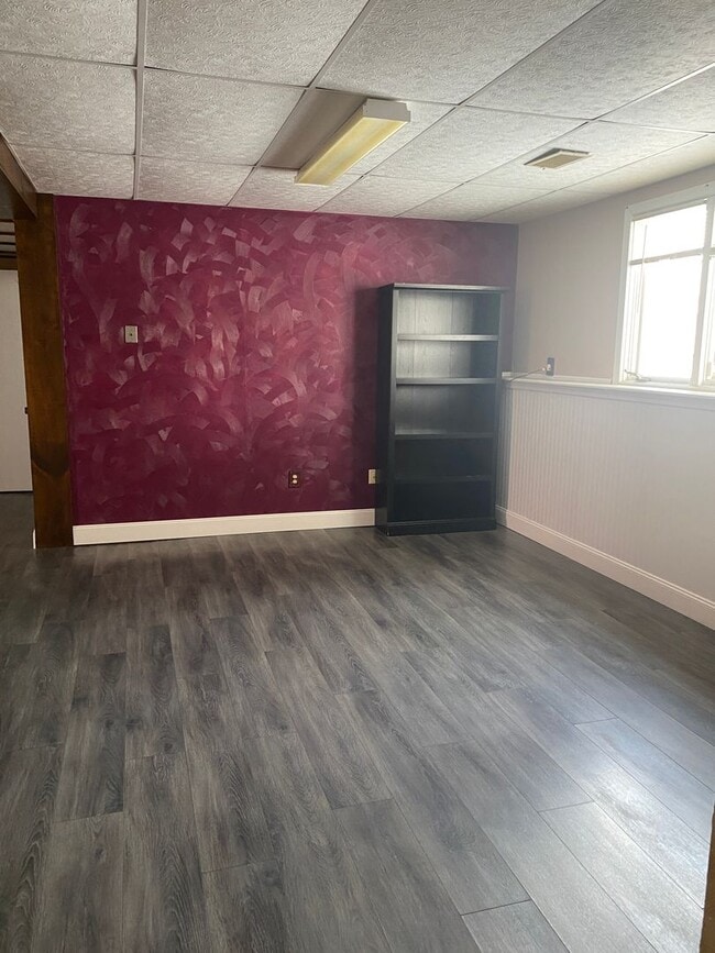 Building Photo - Charming Home w/ Spacious, Fenced yard