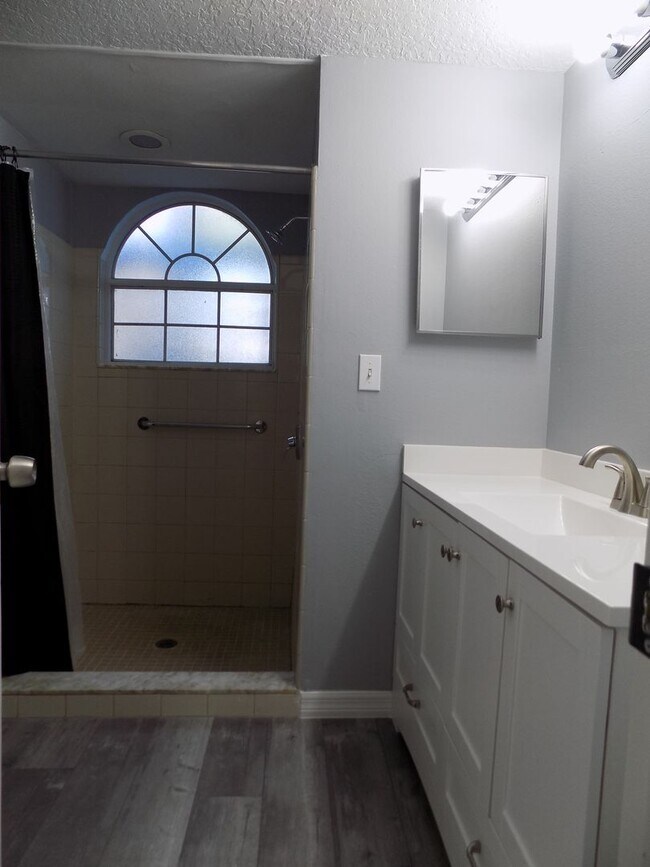 Building Photo - 2735 N Poinciana Blvd