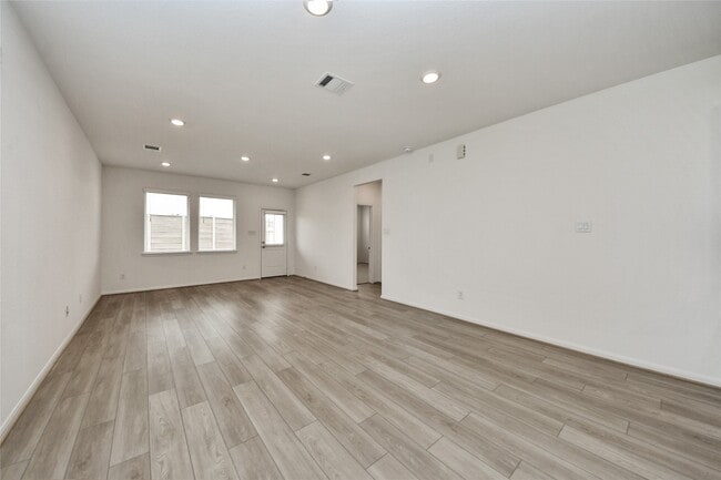 Building Photo - 18010 Whitetail Run Ln