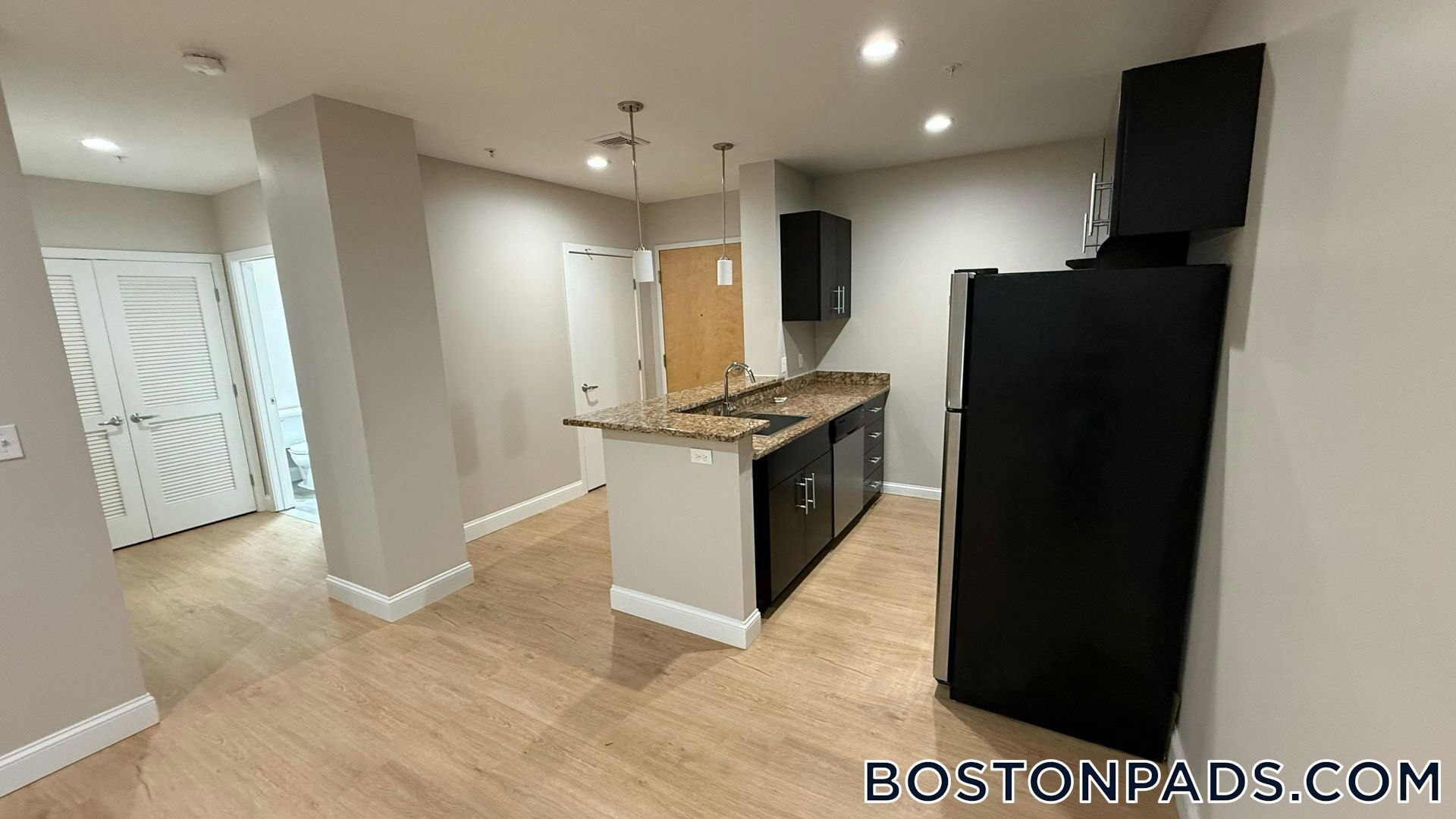 Building Photo - 75 S Main St