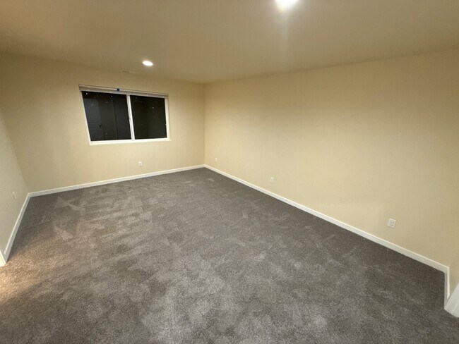 Building Photo - 9007 Nafizah Way