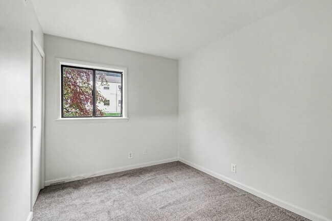 Building Photo - 518 St Marys Dr