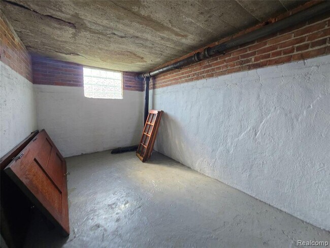 Building Photo - 26850 Seven Mile W
