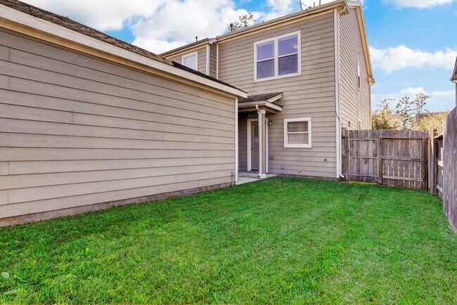 Building Photo - 23830 Single Oak St