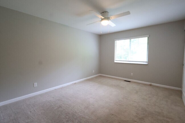 Building Photo - 622 Rustic Valley Dr