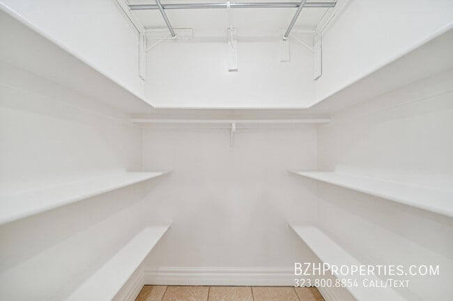 Building Photo - 112 S Detroit St