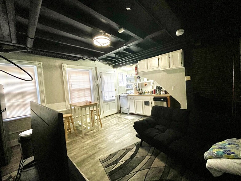 Building Photo - 8 Champney Pl