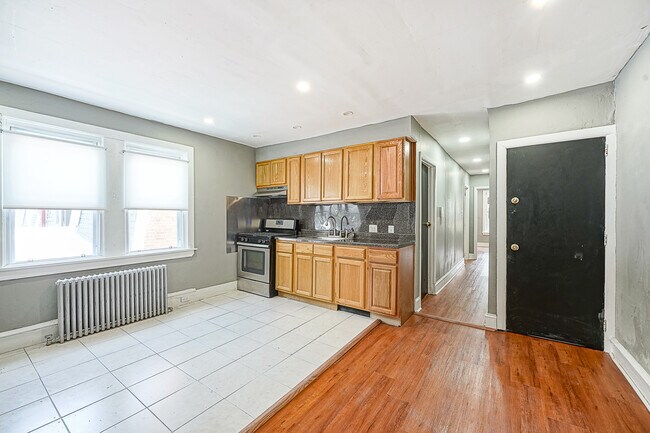 Building Photo - 510 S 48th St
