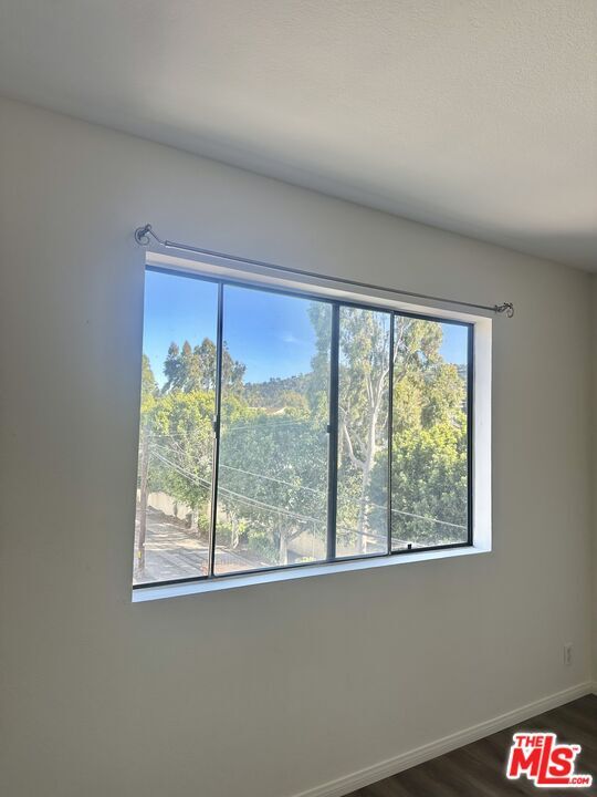 Building Photo - 10960 Bluffside Dr