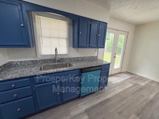 Building Photo - 4920 Gardiner Dr