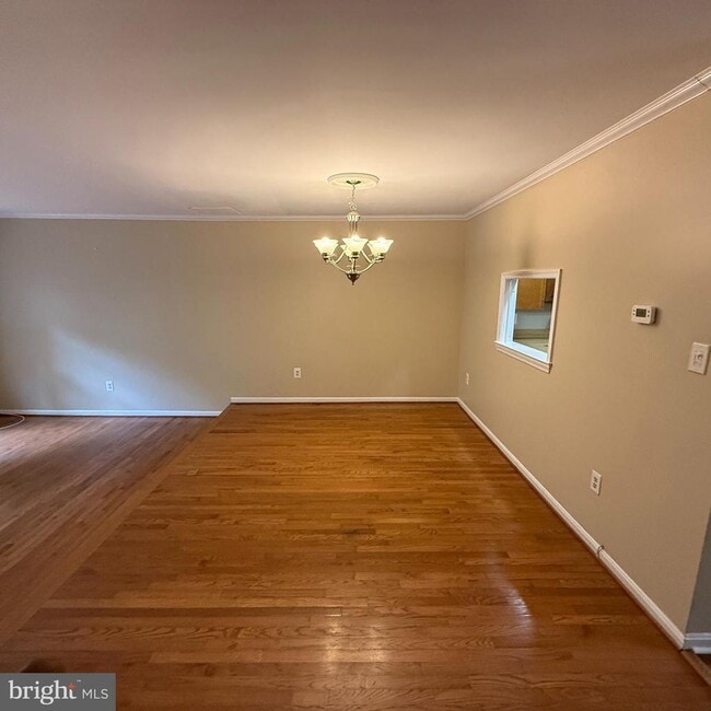 Building Photo - 8222 Maple Ridge Ave