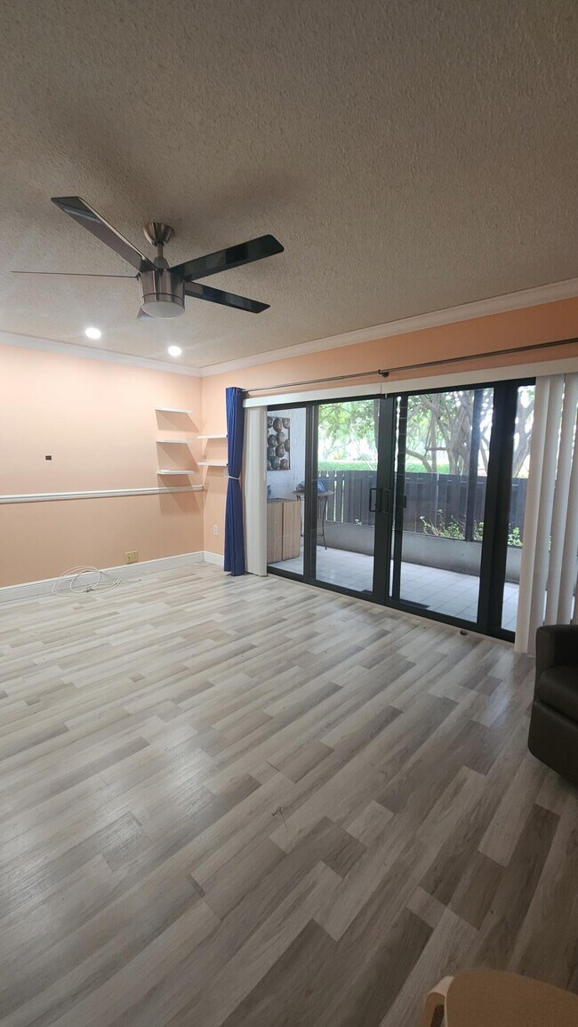 Building Photo - 1021 Mockingbird Ln