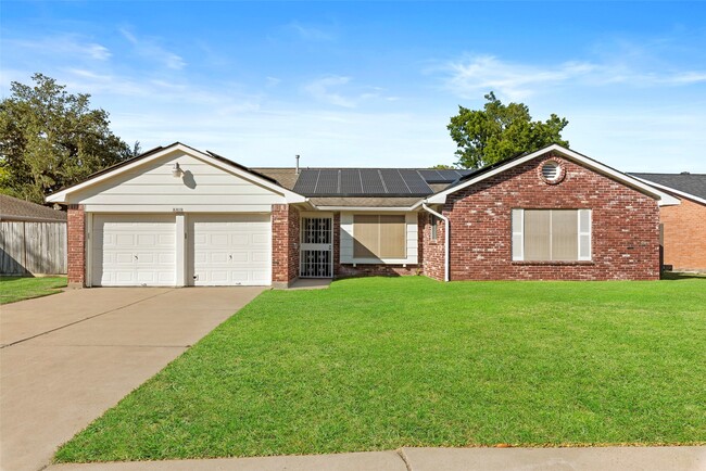 Primary Photo - 8818 Edgemoor Dr
